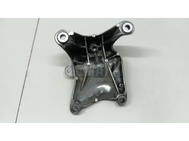 Кронштейн опоры двигателя для  Ford Escape EUR 2007-2009