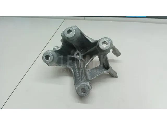 Кронштейн двигателя левый для  Dongfeng 580 2017