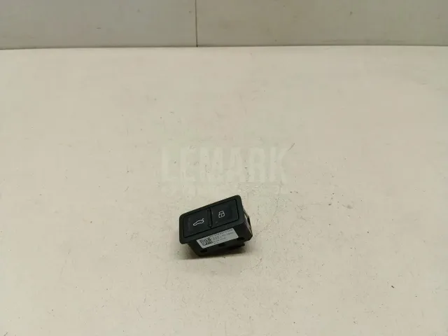 Кнопка закрывания багажника