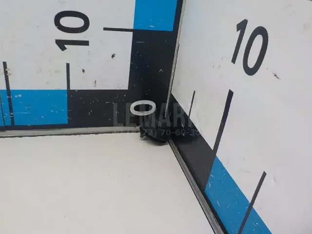 Отбойник капота