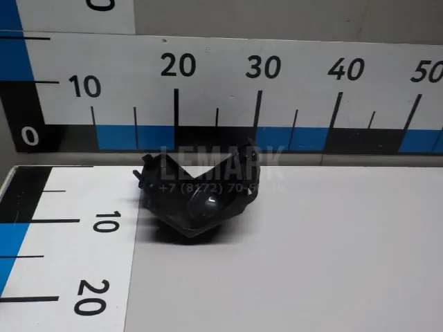Заглушка бампера левая
