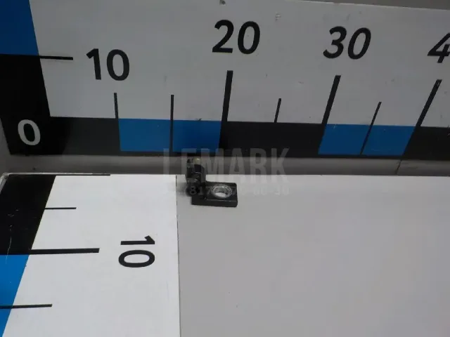 Петля двери