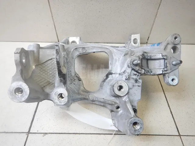 Кронштейн передней балки для  Audi TT(8N) 1998-2006