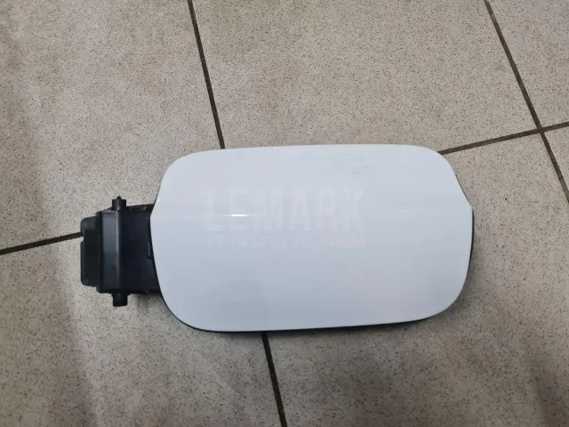 Лючок бензобака