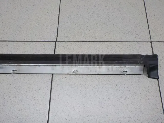 Накладка стекла переднего правого для  BMW X1 U11 2022