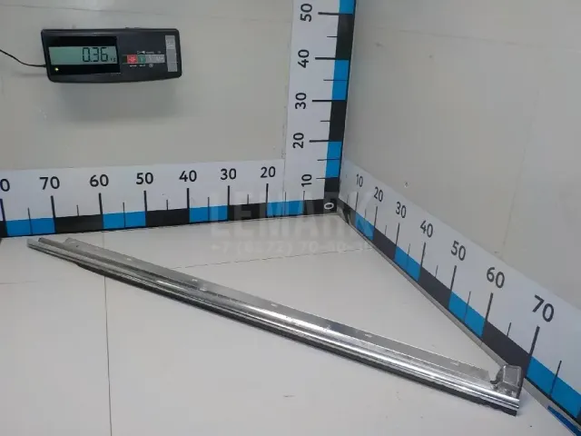 Накладка стекла переднего правого