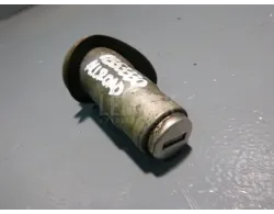 Вставка замка багажника
