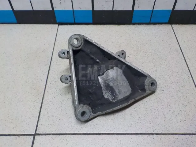 Кронштейн КПП правый