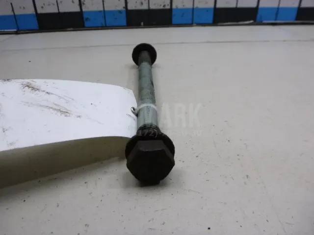 Болт крепления балки