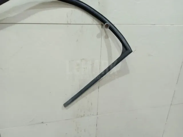 Уплотнитель стекла двери для  Fiat Stilo 2002-2010