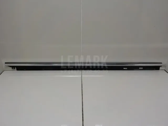 Накладка стекла переднего правого