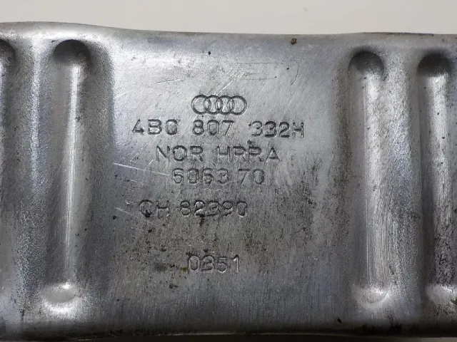 Кронштейн усилителя заднего бампера правый для  Audi Q5 [8R] 2008-2017