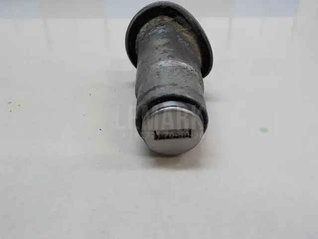 Вставка замка багажника