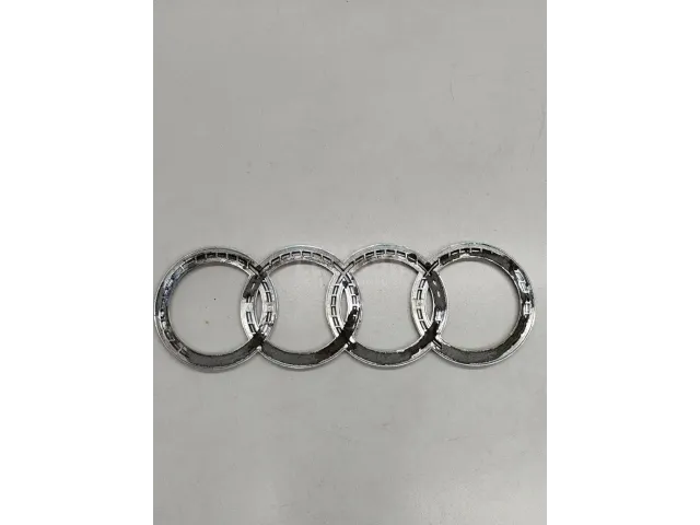 Эмблема на крышку багажника