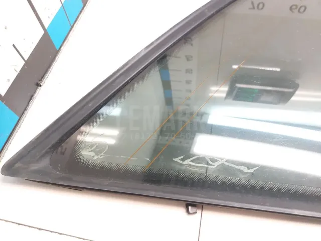 Стекло кузовное глухое правое