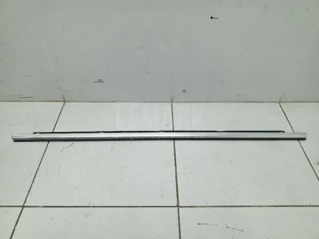 Накладка стекла заднего левого