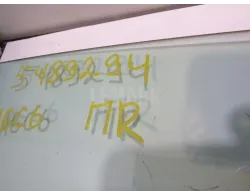 Стекло двери передней правой