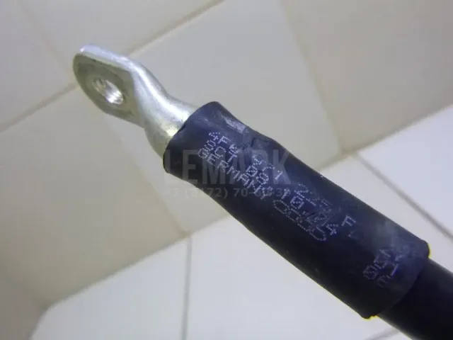 Клемма аккумулятора плюс