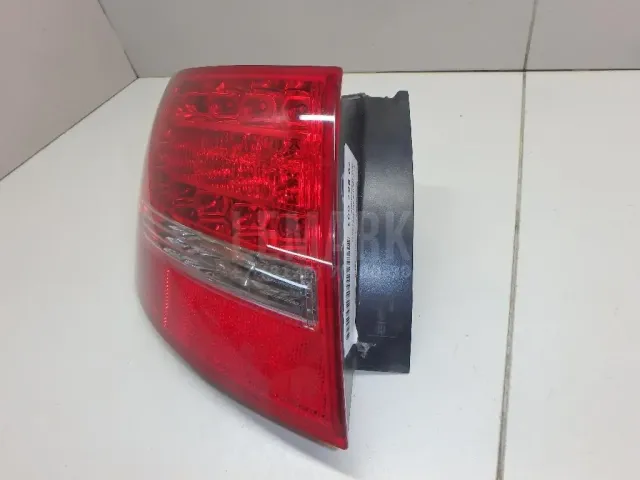 Фонарь задний наружный левый для  Cadillac Escalade II 2000-2006