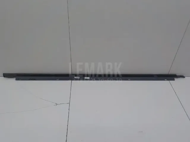 Накладка стекла переднего левого