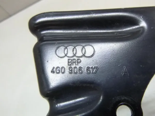 Кронштейн воздушного насоса для  Audi Q3 (F3B) 2018