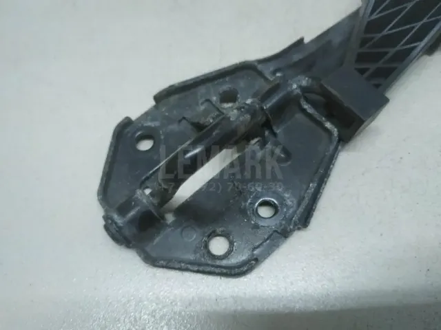 Крючок капота для  Ford Focus I 1998-2005
