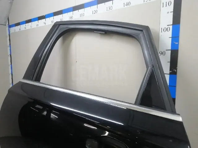Дверь задняя левая