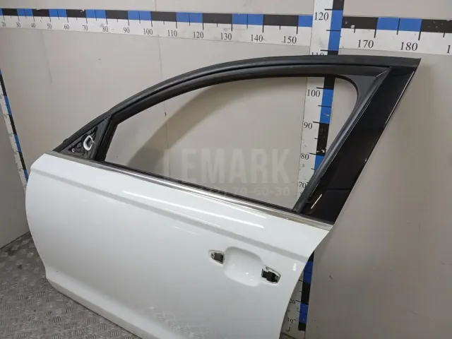 Дверь передняя левая для  Ford America Escape II 2007-2012