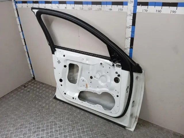 Дверь передняя левая для  Ford America Escape II 2007-2012