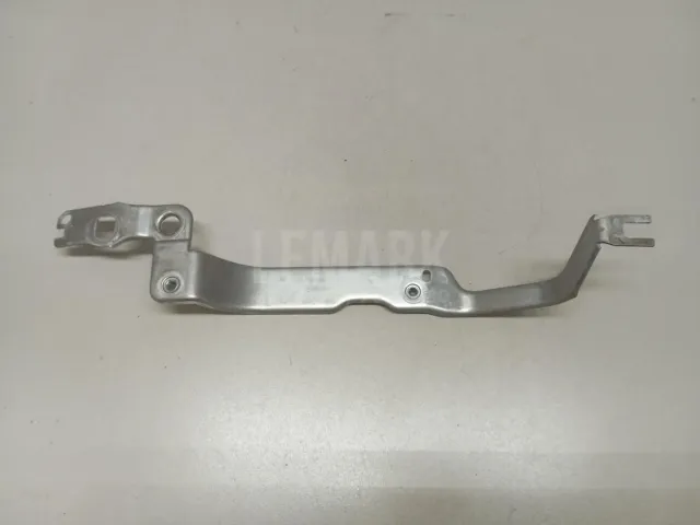 Кронштейн крепления крыла для  GM Pontiac Vibe 2002-2007