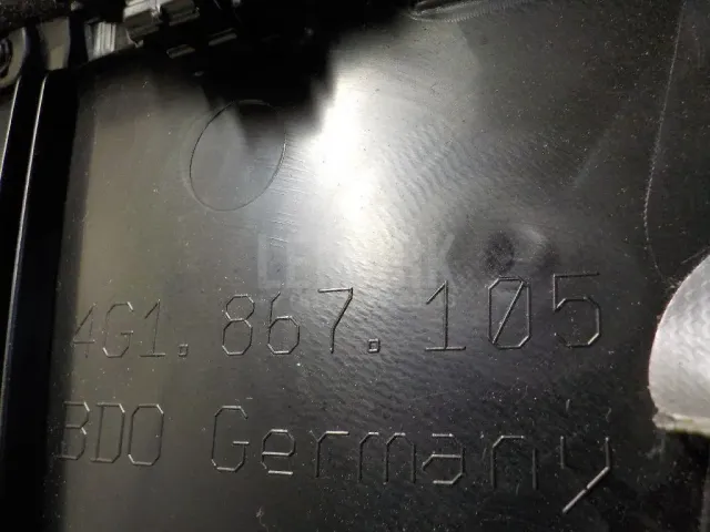 Обшивка двери передней левой