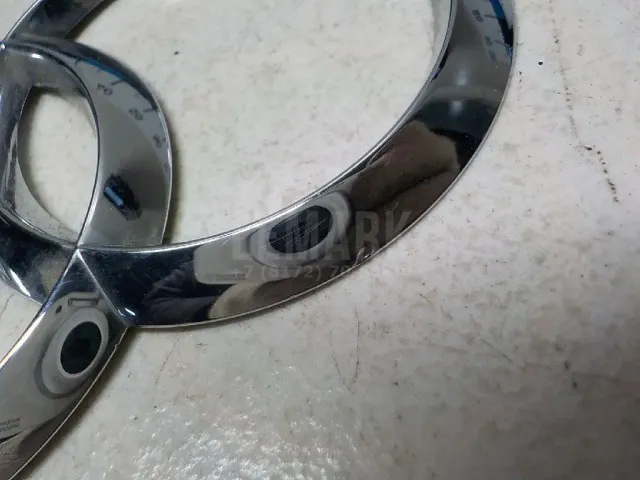 Эмблема на крышку багажника