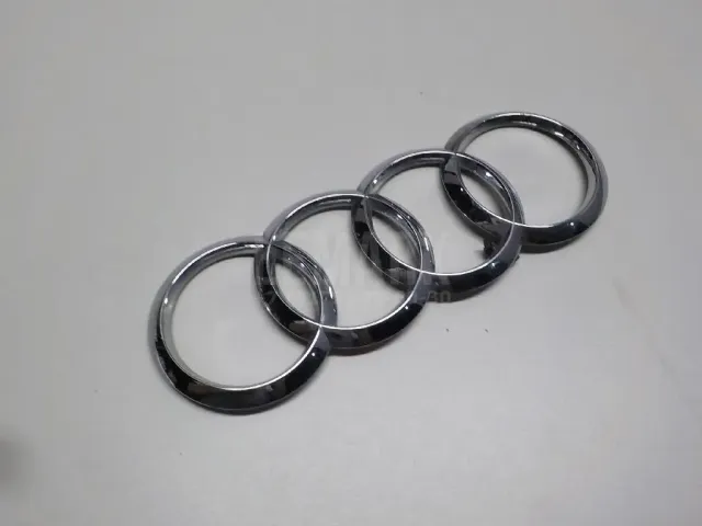 Эмблема на крышку багажника