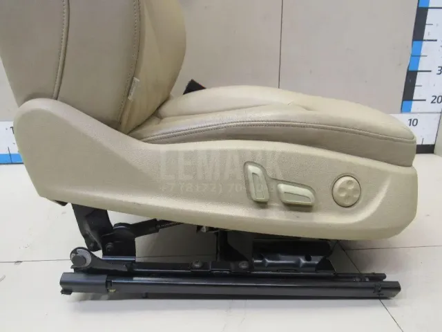 Сиденье переднее правое для  Ford Kuga 2008-2012