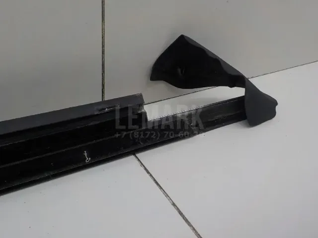 Накладка стекла переднего левого для  Ford Escape EUR 2007-2009