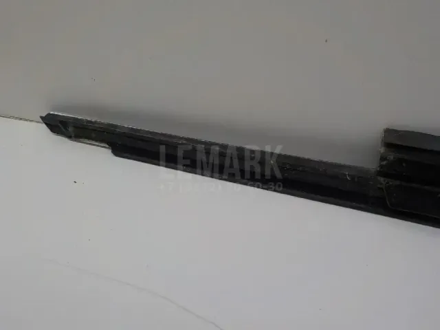 Накладка стекла переднего левого для  Ford Escape EUR 2007-2009