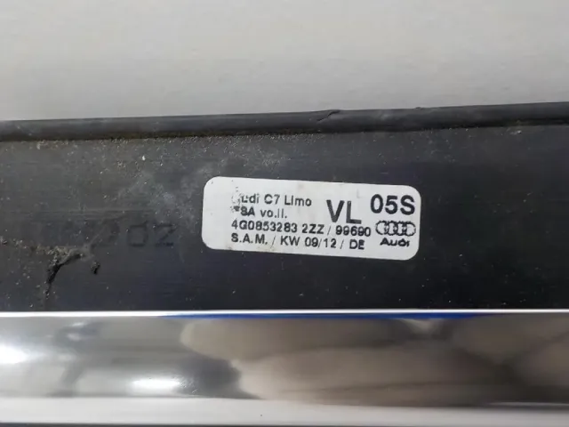 Накладка стекла переднего левого для  Ford Escape EUR 2007-2009