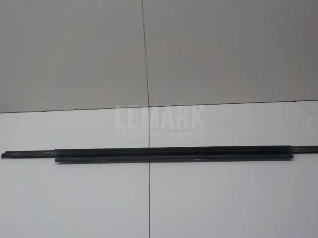 Накладка стекла заднего левого для  Cadillac XT5 2016