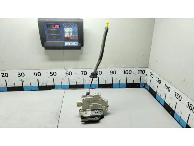 Замок двери задней левой
