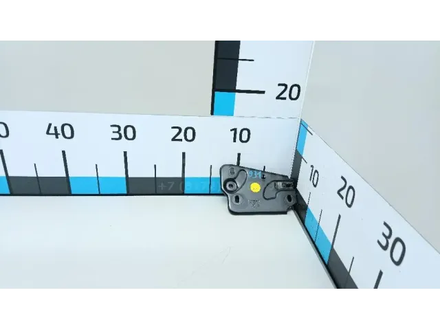 Ответная часть замка капота