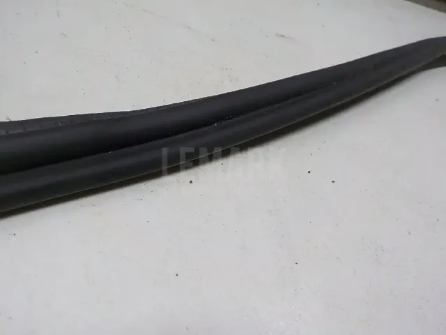 Уплотнитель двери