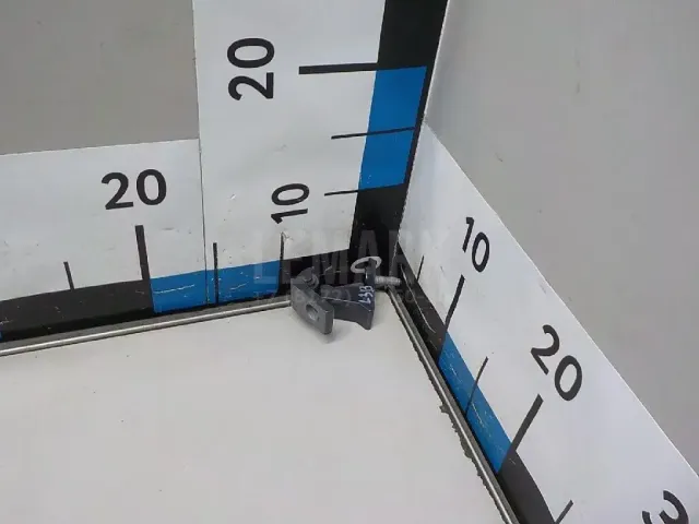 Петля двери задней левой верхняя