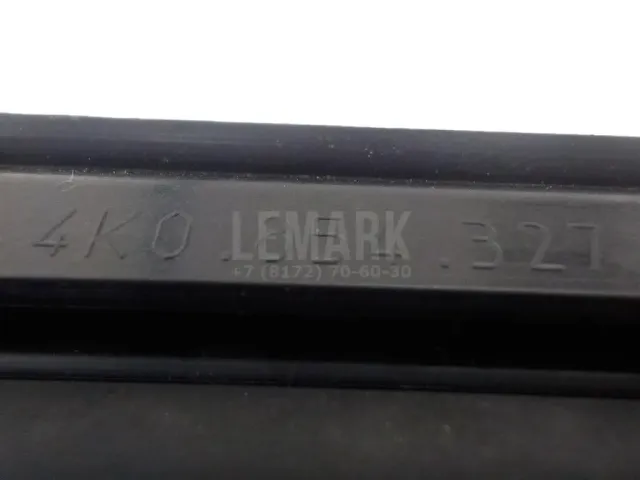Накладка лобового стекла левая