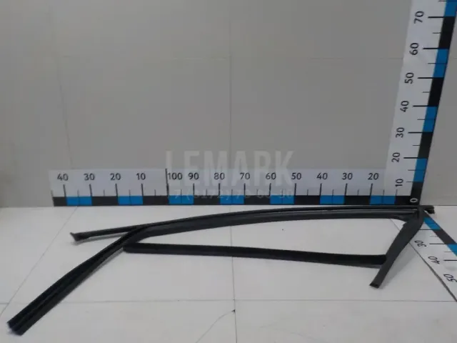 Уплотнитель стекла двери для  DAF