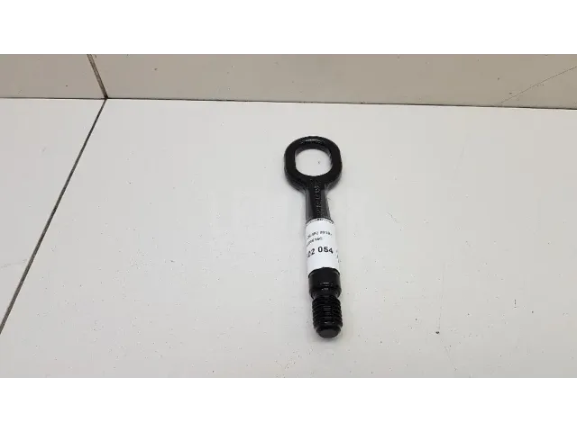 Крюк буксировочный
