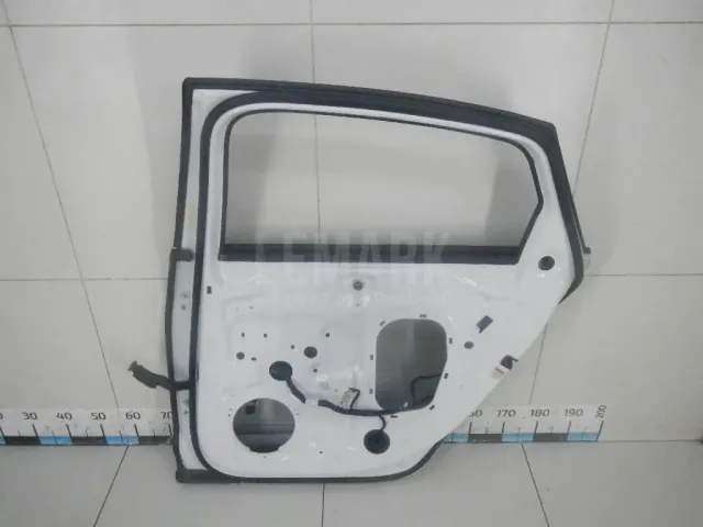 Дверь задняя правая для  Ford Escape EUR 2007-2009