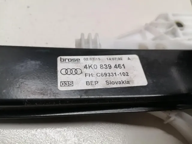 Стеклоподъемник электр. задний левый для  Audi A8 [4D] 1994-1998
