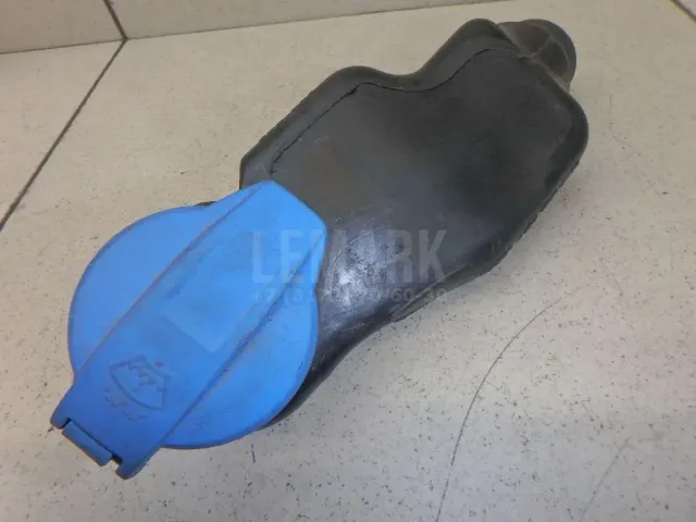 Горловина бачка омывателя