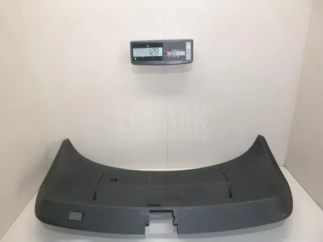 Обшивка двери багажника