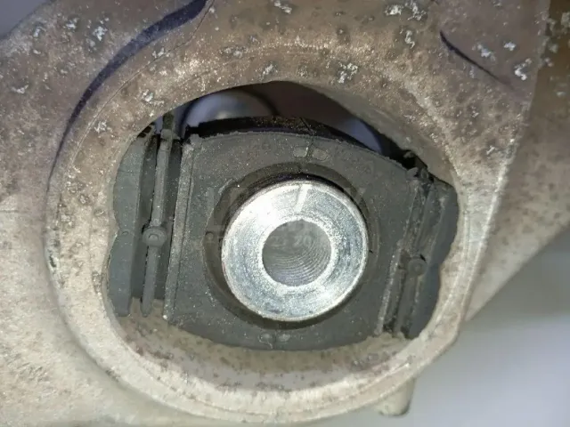 Кулак поворотный задний правый для  Audi 80/90 [B3] 1986-1991